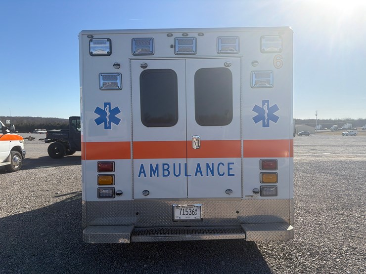 2021-ford-e450-image-5