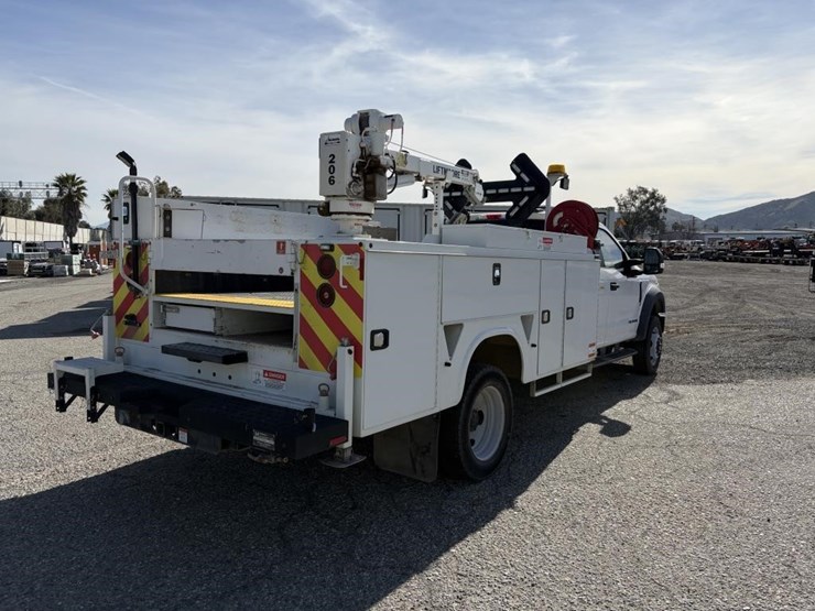 2020-ford-f550-image-3