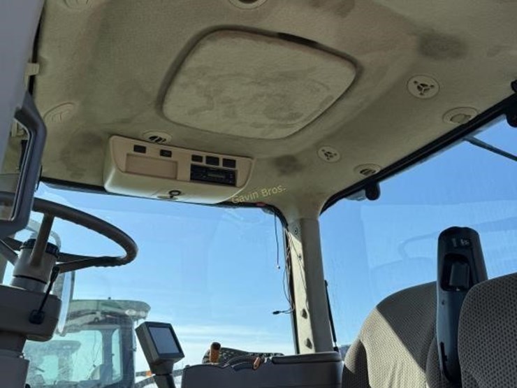 john-deere-8235r-image-12