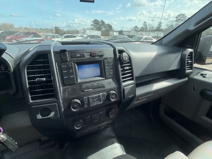 2016-ford-f150-xl-image-30