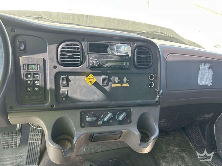 2016-freightliner-114sd-image-16