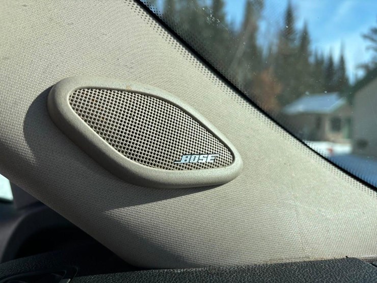 2009-chevrolet-suburban-image-27