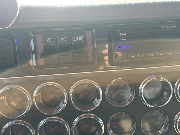 #119-•-2018-kenworth-log-truck-image-57