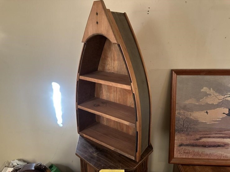 wooden-dressers-&-displays-image-4