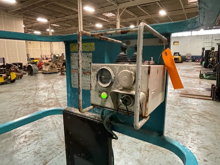 #203-•-2012-en-environment-electric-track-scissor-lift-image-19