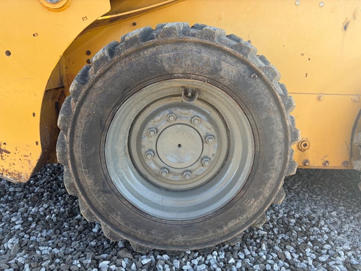 2016-deere-316gr-image-8