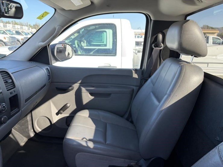 2012-chevrolet-2500-image-14