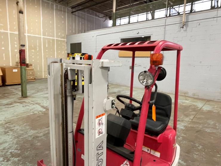 #183-•-toyota-7-runner-electric-forklift-image-12