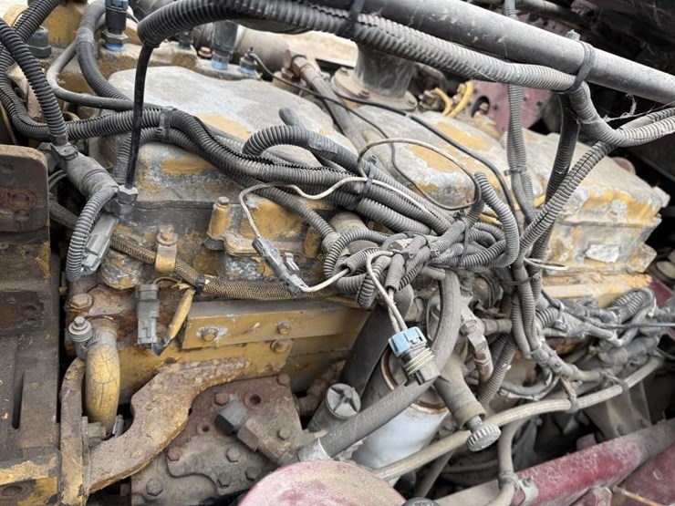 1999-freightliner-fld120-image-16