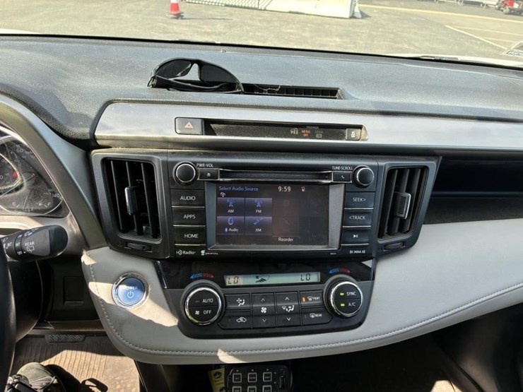 2016-toyota-rav4-image-15
