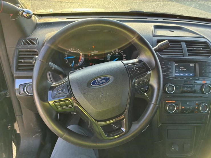 2018-ford-explorer-image-12