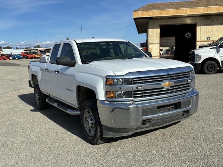 2018-chevrolet-2500-image-2