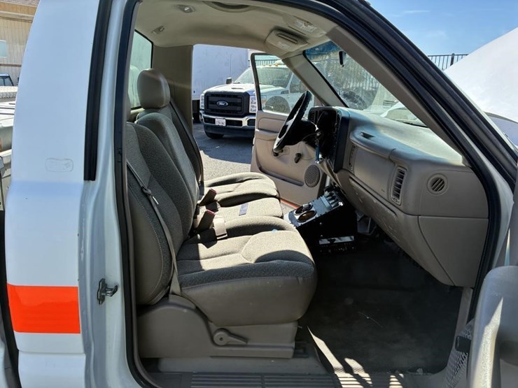 2005-chevrolet-silverado-2500-image-9