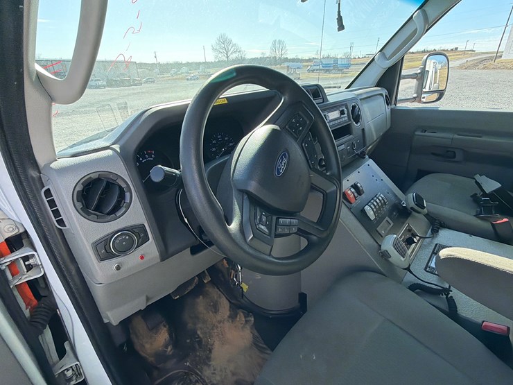 2021-ford-e450-image-16