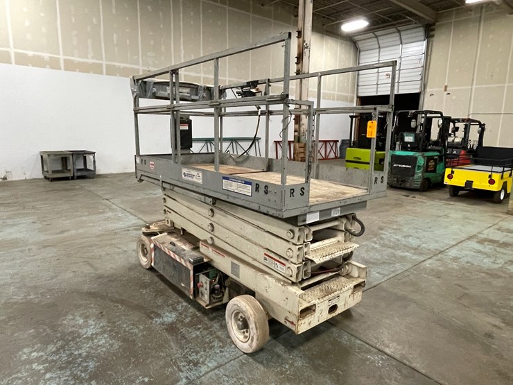 #204-•-terex-ts26-electric-scissor-lift-image-7