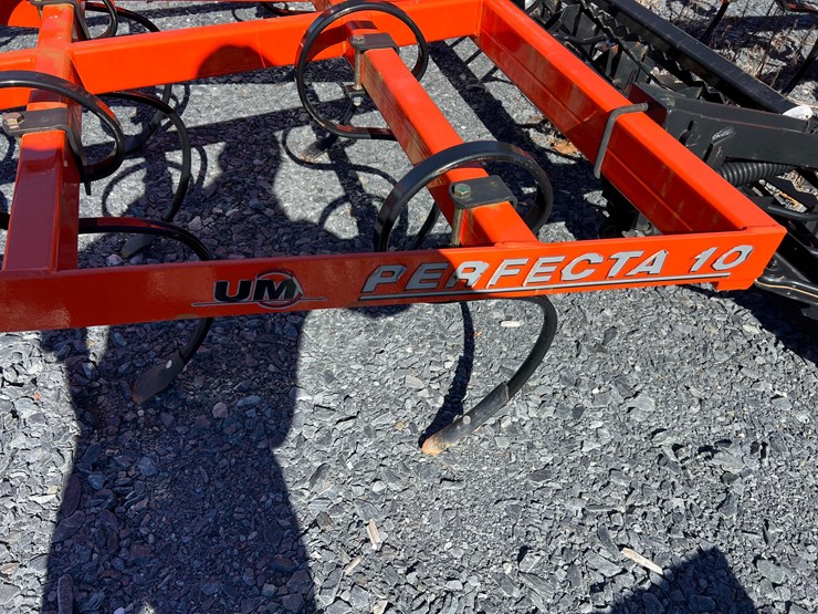 2023-white-251-image-3