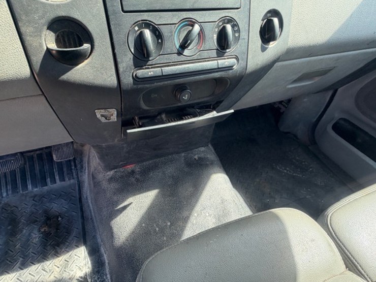 2005-ford-f150-xl-image-34