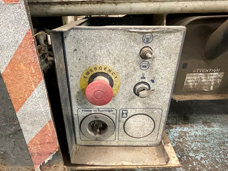 #204-•-terex-ts26-electric-scissor-lift-image-15