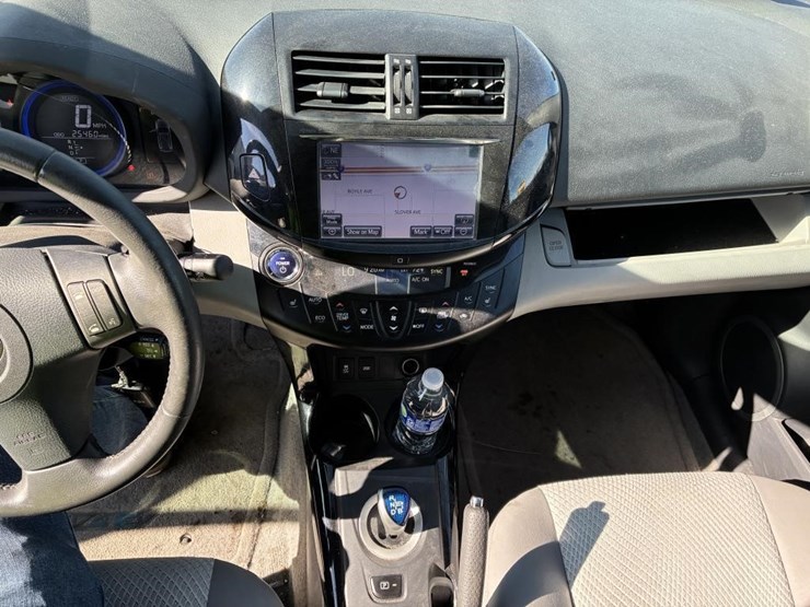 2014-toyota-rav4-image-16