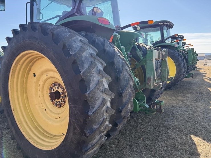 john-deere-8235r-image-4