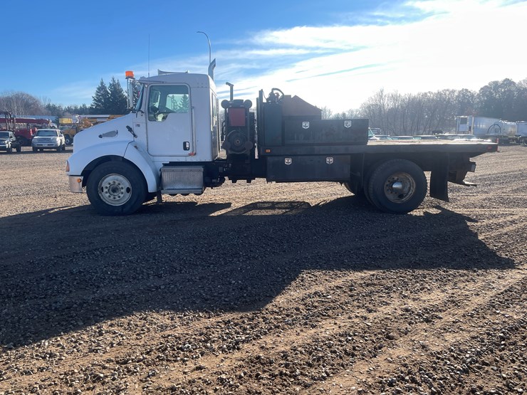 2006-kenworth-t300-image-3