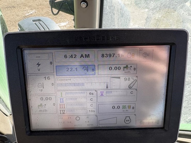 john-deere-8310r-image-22