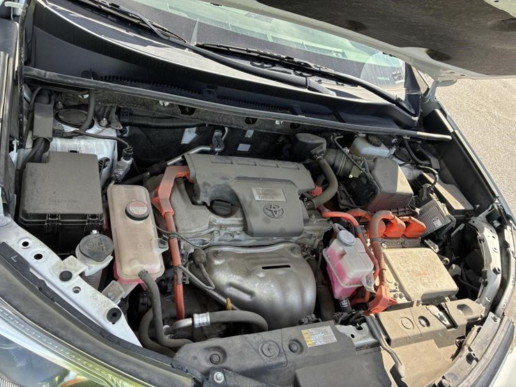 2016-toyota-rav4-image-7