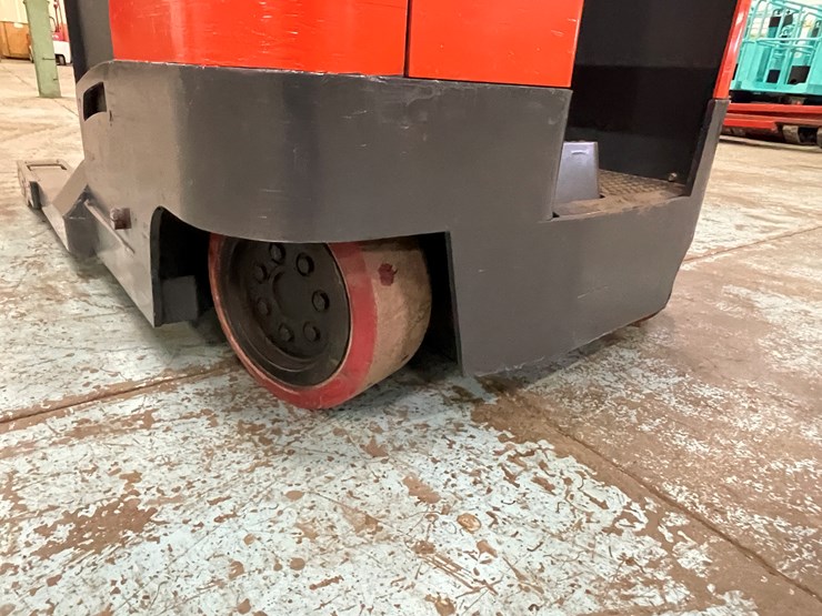 #221-•-2012-toyota-electric-ride-on-reach-truck-image-7