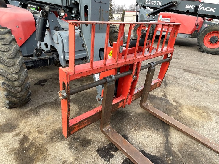 #132-•-2017-skyjack-sj643-telehandler-image-40