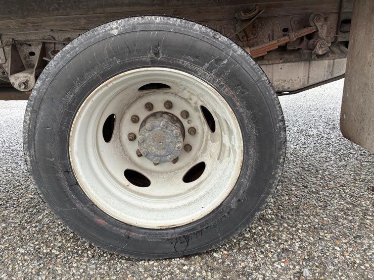 2010-ford-f550-image-5