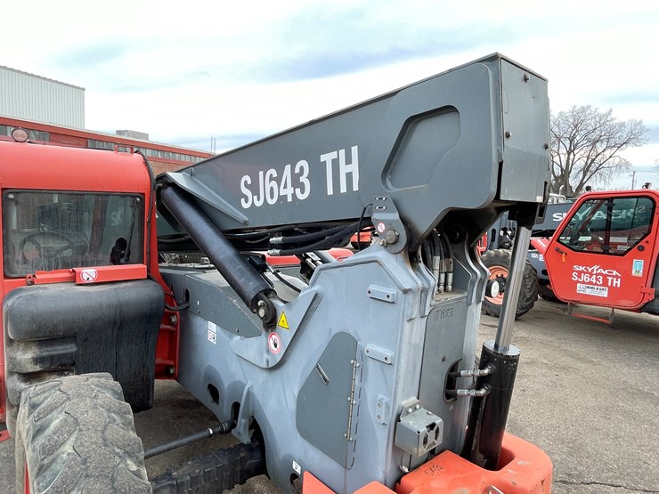 #133-•-2017-skyjack-sj643-telehandler-image-25