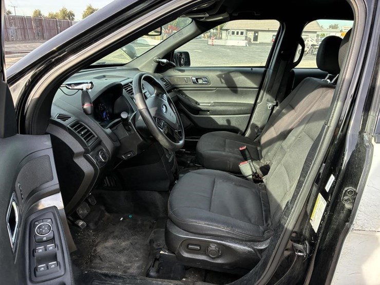 2018-ford-explorer-image-12