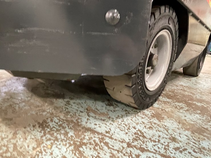 #190-•-2017-taylor-dunn-huskey-ii-electric-warehouse-vehicle-image-12