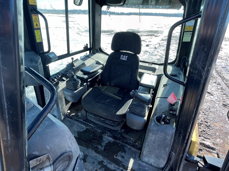 2011-caterpillar-d6k-image-25