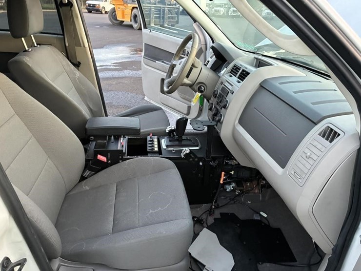 2009-ford-escape-image-11