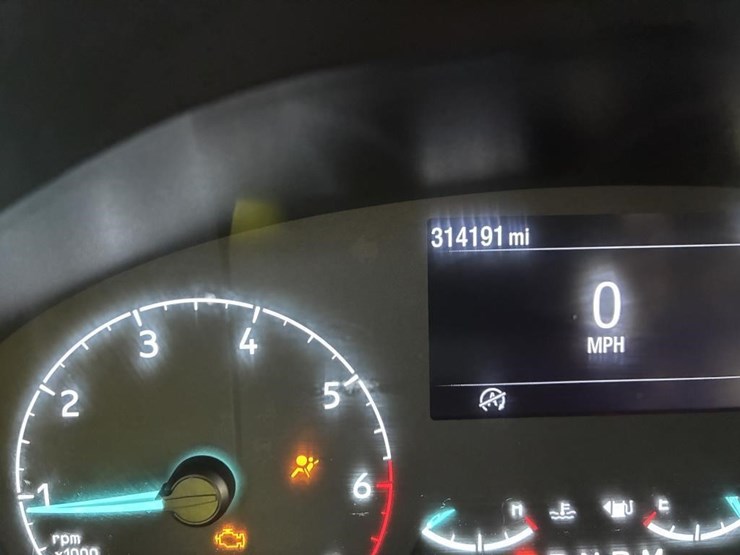 2020-ford-350-image-16