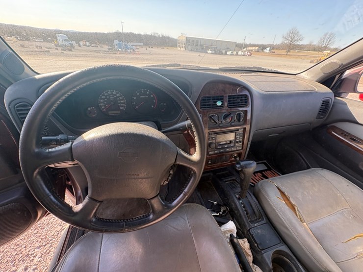 1999-nissan-pathfinder-le-image-13