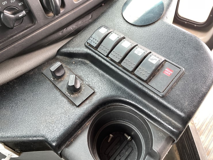 2014-ford-e450-image-40