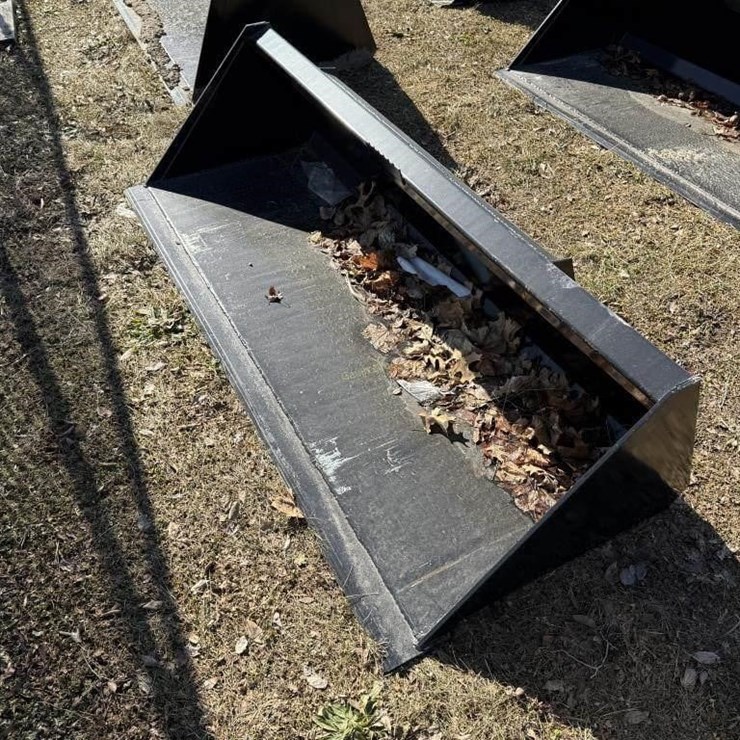 New Swict 78" Universal Attach Bucket