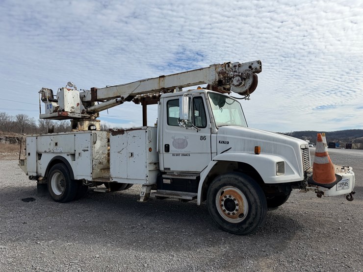 2002-freightliner-fl70-image-3