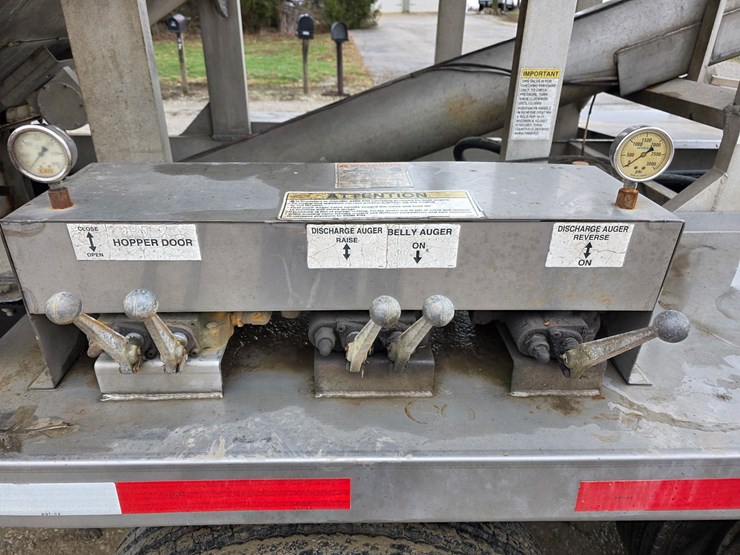 freshly-refurbished!-2016-kbh-fertilizer-tender-trailer---isuzu-diesel-image-18