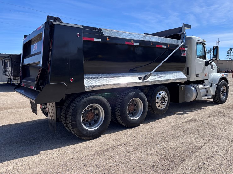 2016-peterbilt-567-image-4