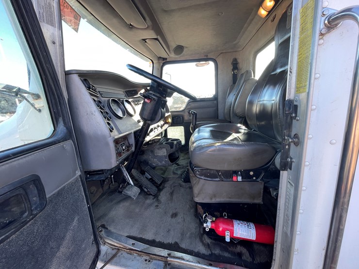 2006-kenworth-t300-image-23