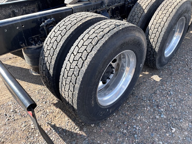 #1460-•-2022-freightliner-truck-tractor-(has-mn-title)-image-12