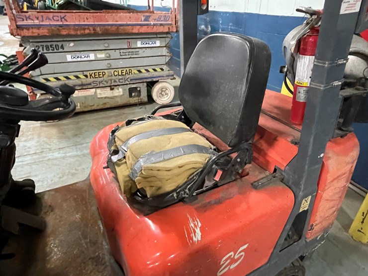 #170-•-world-lift-254-propane-forklift-image-25