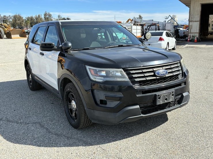 2017-ford-explorer-image-2