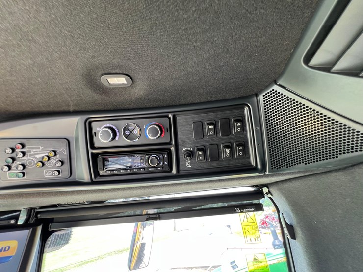 2023-new-holland-cr10.90-image-82