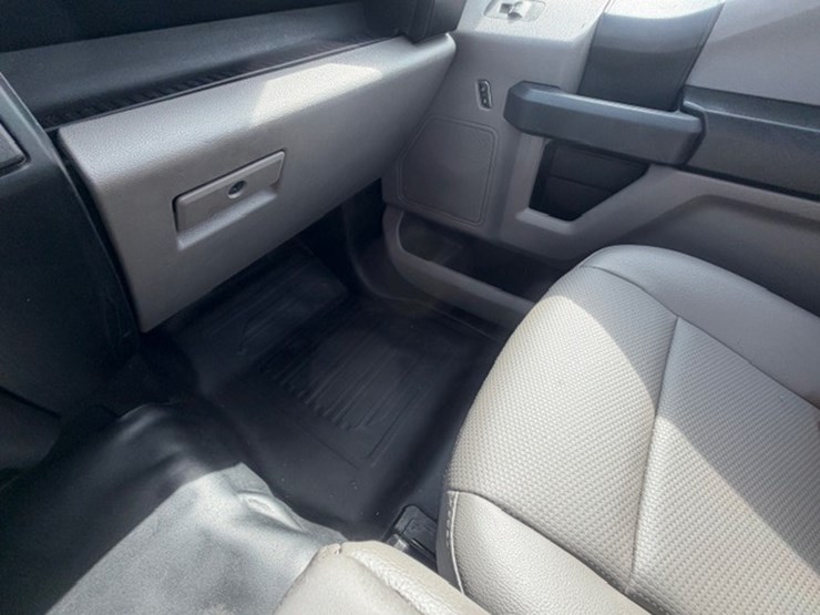 2016-ford-f150-xl-image-28