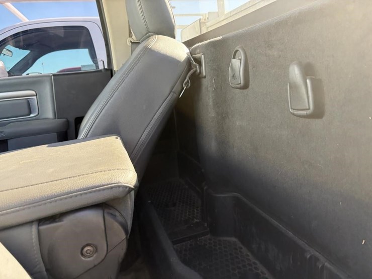 2018-dodge-2500-image-15