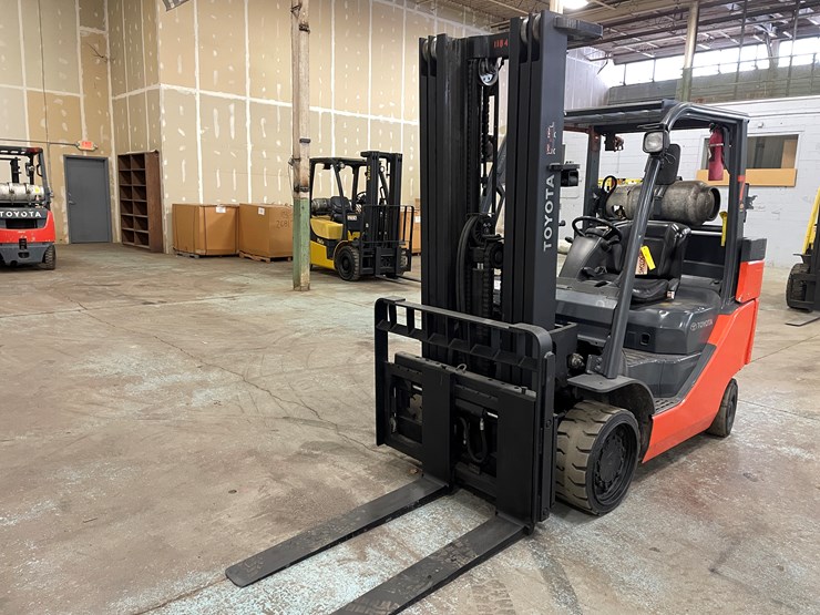 #177-•-2016-toyota-propane-forklift-image-9